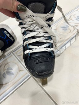Bauer hokejove korcule s hokejovou prilbou - 6