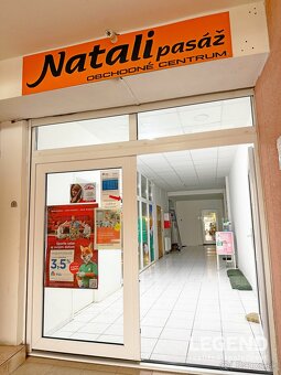 Prenájom obch. priestoru na námestí v NMnV - 30m2, výklad - 6