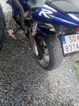 Yamaha R1 - 6