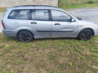 Ford Focus kombi Mk1 - 6