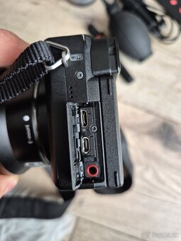 Sony A6400 + plne prislusenstvo - 6