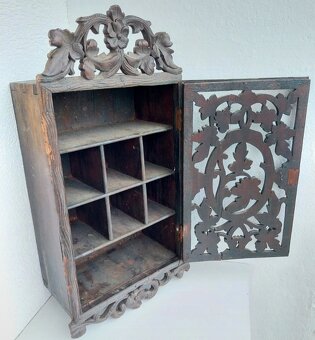 STAROŽITNÁ RUČNÁ DREVOREZBA / ÚLOŽNÁ SKRINKA / 19 x 36 x 67 - 6