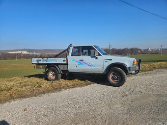 Nissan Datsun pick-up 1984 4x4 sklapač s TP - 6