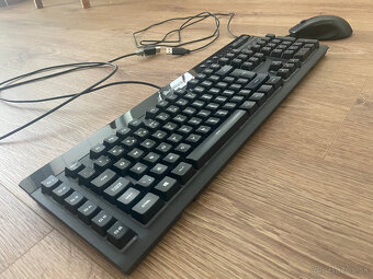 Roccat Kone Pure SE & Corsair K55 RGB - 6