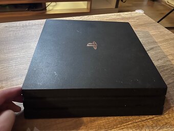 PS4 PRO 1TB Jet black - 6