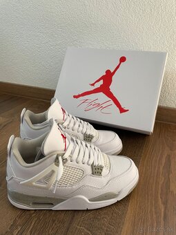 NIKE Jordan 4 - 6