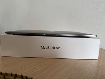 Predám MacBook Air 13" 2018 i5, 256GB, 8GB RAM - 6