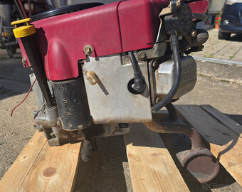 Štvrortaktný dvojvalcový motor BRIGGS&STRATTON - 6