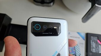 Asus Rog Phone 6 - jemná puklina - 6