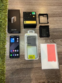 Samsung Galaxy Z Flip 6 256 / 12GB - 6