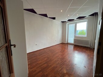 Na predaj 2-izbový byt s tromi balkónmi v tichej lokalite - 6