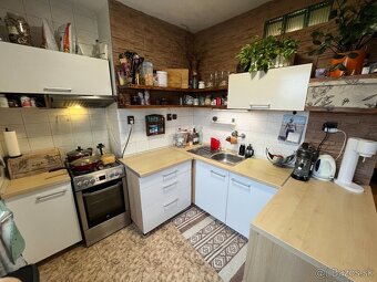 Priestranný trojizbový byt s balkónom – Lučenec - 6