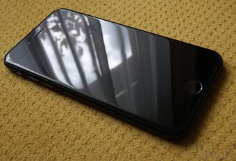 Apple iPhone SE 64GB Black (2020) - 6