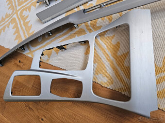 >>>hliníkový dekor - lišty - interiér BMW rad 5 mod. f10/f11 - 6