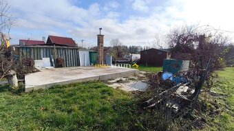 Záhrada so základovou platňou pre chatku v Bojniciach - 6