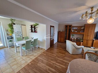 Rodinný dom - 2 bytové jednotky, veľká garáž, pozemok 1150 m - 6