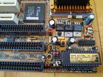 Retro zakladna doska PCChips M537 V5.1 + RAM + CPU - 6