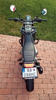 Husqvarna svartpilen 401 2020, 5900 km - 6