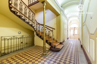 NA PREDAJ HISTORICKÁ BUDOVA V CENTRE MESTA - 6
