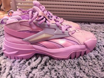 Nike, Adidas, Reebok - 6