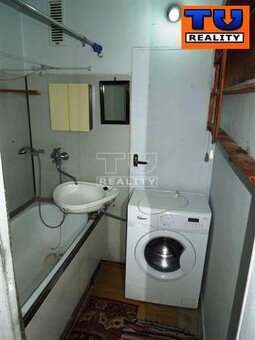 NA PREDAJ 3-IZBOVÝ BYT V ILAVE S VÝMEROU 68 M2. - 6