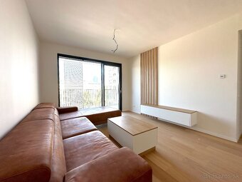 NA PREDAJ: 2 IZBOVÝ BYT PRÍSTAVNÁ - 6