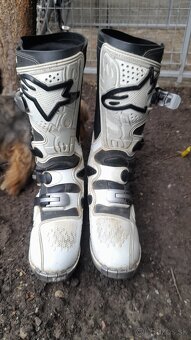 Helmy 50eur/kus, topánky 150eur - 6
