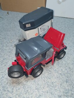 Bruder Jeep s prepravnikom na kone - 6