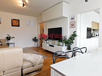 LUXUSNÝ, VEĽKÝ 4-IZB. BYT KOMPLETNE ZARIADENÝ S BALKÓNOM - 6