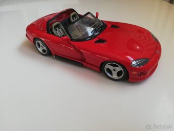 1:18 DODGE Viper , cervena BBurago - 6