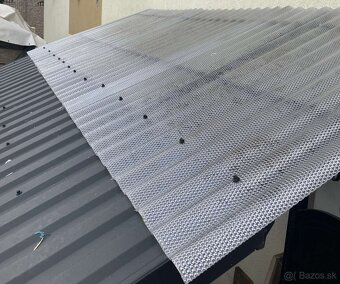 Vlnkovy polykarbonát, 2,8 mm hrubý pevný, s UV - 6