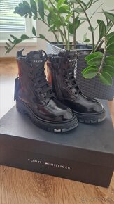 Nove zimne cizmy Tommy Hilfiger - 6