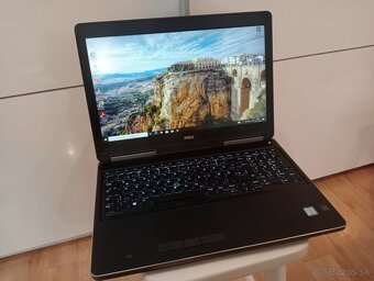 predám Dell precision 7520 , Intel core i7 , 32gb ram , ssd - 6