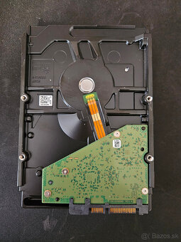 Seagate IronWolf 8TB, WD Red 8TB - 6