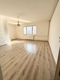 Na predaj 5 izbový zrekonštruovaný rodinný dom - 6