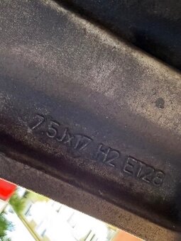 Predám peknú zimnú sadu Audi - 6