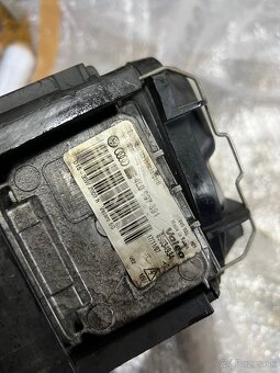 Predne svetlo prave Bi-xenon vw Passat b6 3c0941752k - 6