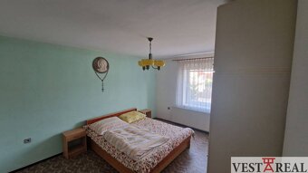 Na predaj veľký rodinný dom s garážou pozemok 838 m2 Veľké K - 6
