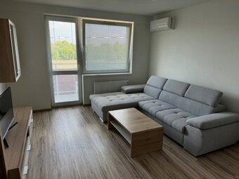 Moderný priestraný 2 izbový byt s garážovým státim - 6