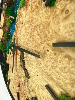 Machové hodiny 50cm , drevené hodiny s machom a epoxidom - 6