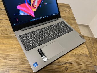 15.6"/Lenovo/4GB RAM DDR5/NvMe SSD 128GB/Intel HD 2GB - 6