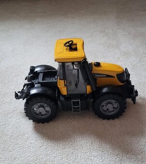 Bruder traktor JCB Fastrac - 6