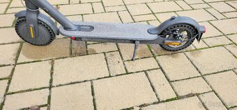 Xiaomi Mi Electric Scooter Essential – TOP STAV – nové pneu - 6