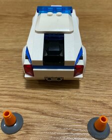- - - LEGO City - Policajne hliadkovacie auto (60239) - - - - 6
