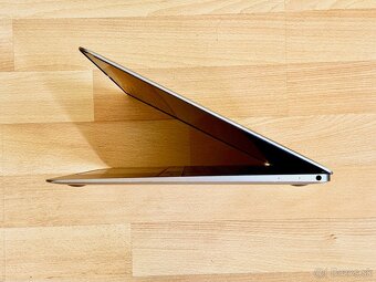 MacBook 12" Space Gray, výdrž baterky 5 hod - 6
