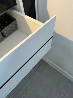 Predám modernú bielo-čiernu komodu - 6