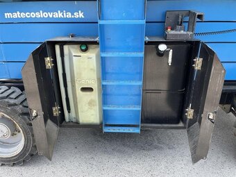 PREDAJ - Nožnicová dieselová plošina GENIE - GS4390 RT - 6