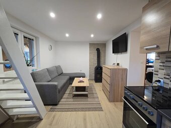REZERVOVANÉ Celoročná chata s nádherným pozemkom 1135 m2 - 6