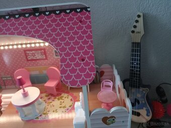 Veľký svietiaci drevený domček aj s príslušenstvom - 6