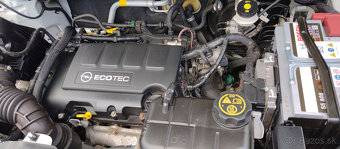 Predám Opel Mokka 4x4,2014 benzín ,103 kW,biela metalíza. - 6